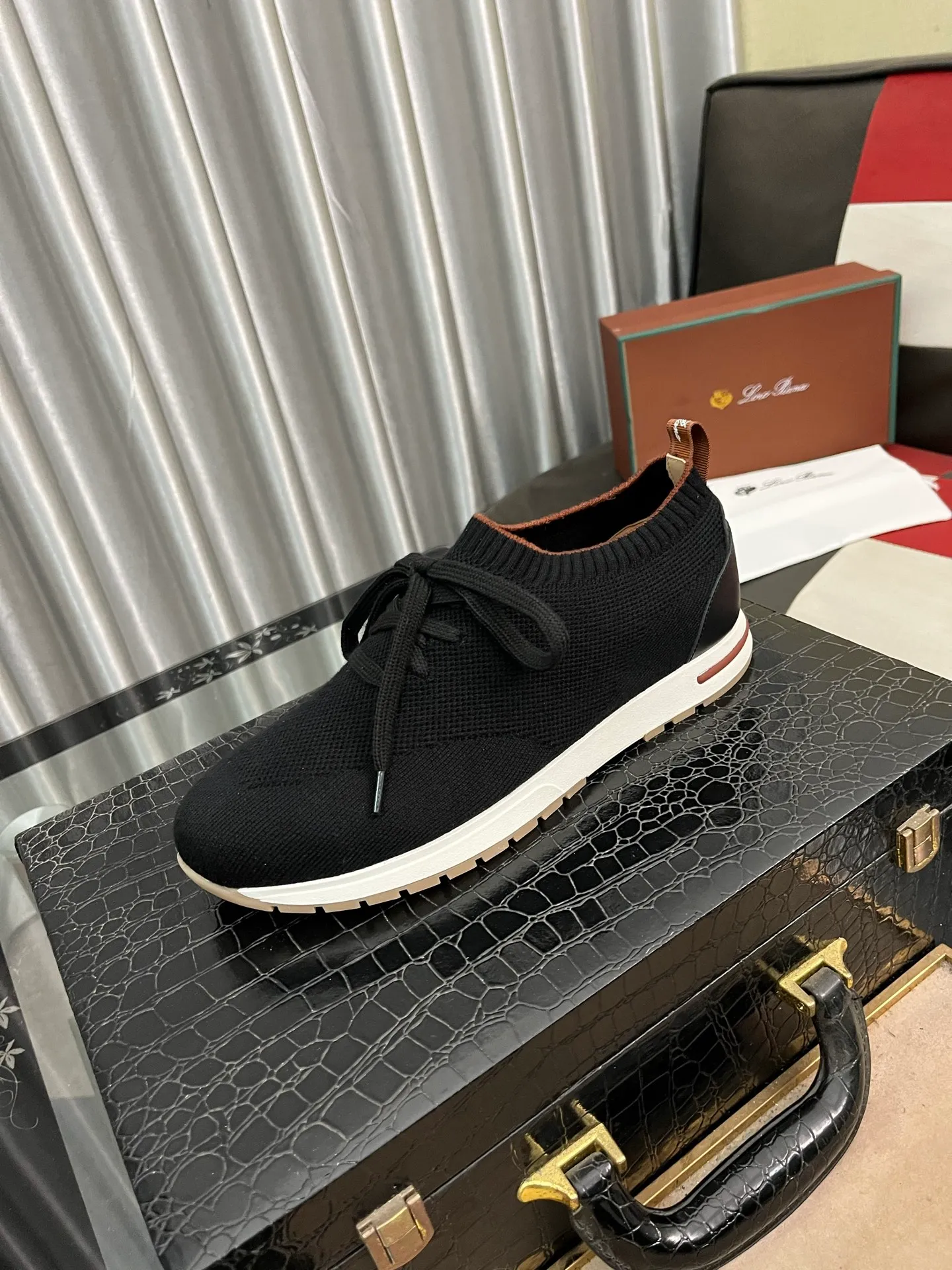 Men's shoes 💰420⌚️⌚️ (loro piana) new moccasin shoes official website original 1:1 mold opening, original quality 💯 fine workmanship, high-end luxury ☘ The upper is made of original waterproof treatment breathable fly-woven suede 🌴 luxury 🐂 leather lining 🍓 rubber wear-resistant outsole, size 38-44 (size 45 can be customized) 5️⃣ colors available